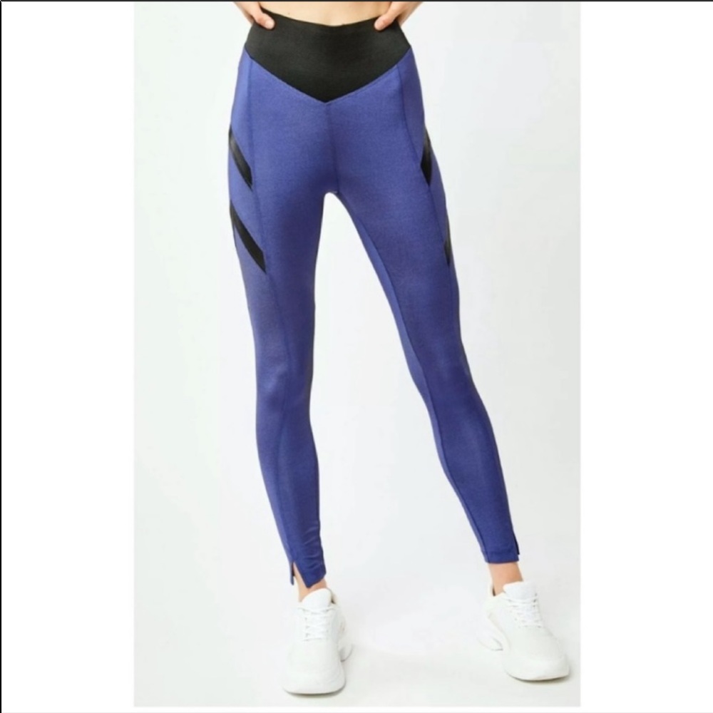KORAL Palm Shantung High Rise Leggings in Mariah’s/Black combo Size-Medium NWOT